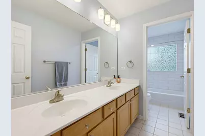 520 Barton Creek Drive, Lake in the Hills, IL 60156 - Photo 19