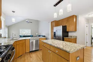 520 Barton Creek Dr, Lake in the Hills, IL 60156 - Photo 11