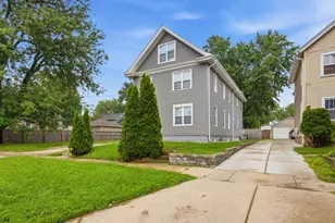 629 N Root St, Aurora, IL 60505 - Photo 3