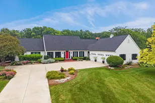 1S853 Grove Hill Dr, Batavia, IL 60510 - Photo 1