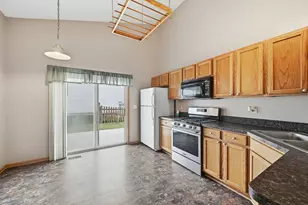 633 Indian Trail Rd, Antioch, IL 60002 - Photo 9