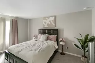 18200 Fountainbleau Dr, Hazel Crest, IL 60429 - Photo 9