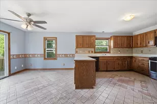 13 Saddlewood Ct, Sugar Grove, IL 60554 - Photo 7