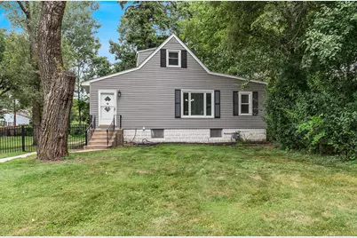 28 S Richmond Avenue, Westmont, IL 60559 - Photo 1