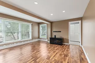 28 S Richmond Ave, Westmont, IL 60559 - Photo 5
