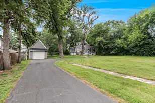 28 S Richmond Ave, Westmont, IL 60559 - Photo 1