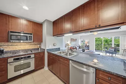 255 E Liberty Drive #305-2, Wheaton, IL 60187 - Photo 5