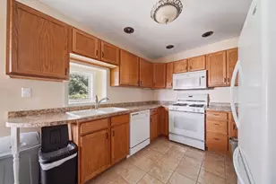 418 E 3rd St, Dixon, IL 61021 - Photo 7