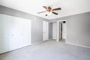 2122 Kensington Dr, Schaumburg, IL 60194 - Photo 15