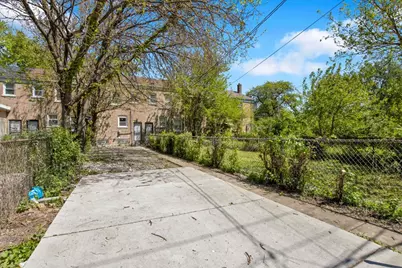 735 E 105th Street, Chicago, IL 60628 - Photo 33