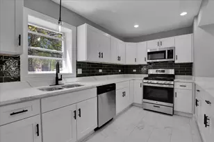 735 E 105th St, Chicago, IL 60628 - Photo 5