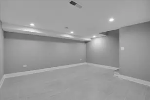 735 E 105th St, Chicago, IL 60628 - Photo 29