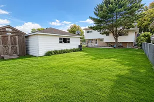 2125 Plainfield Dr, Des Plaines, IL 60018 - Photo 23