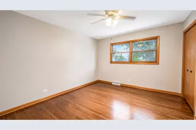 2125 Plainfield Drive, Des Plaines, IL 60018 - Photo 11