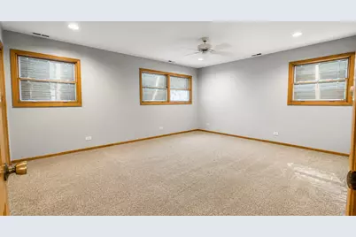2125 Plainfield Drive, Des Plaines, IL 60018 - Photo 15