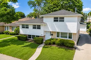 2125 Plainfield Dr, Des Plaines, IL 60018 - Photo 1