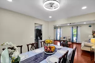 628 Primrose Ln, Schaumburg, IL 60194 - Photo 7