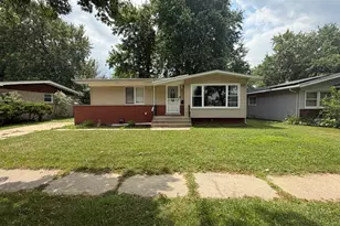 834 W Strieff Ln, Glenwood, IL 60425 - Photo 1