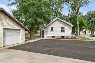 428 E 156th Pl, South Holland, IL 60473 - Photo 3