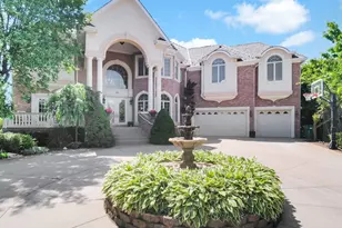 151 Palmer Cir, Vernon Hills, IL 60061 - Photo 3