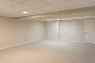 7702 Northfield Ln, Tinley Park, IL 60487 - Photo 11