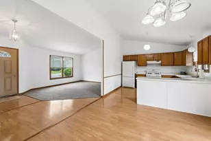 1520 Wicker St, Woodstock, IL 60098 - Photo 7
