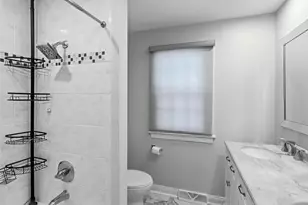 184 Spring Ave, Glen Ellyn, IL 60137 - Photo 23