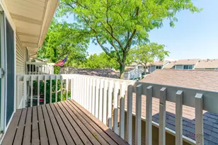 135 Brandywine Ct, Vernon Hills, IL 60061 - Photo 23