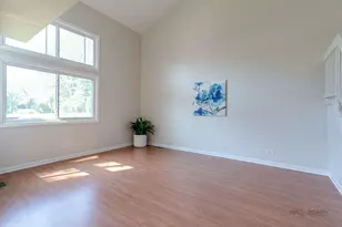 135 Brandywine Ct, Vernon Hills, IL 60061 - Photo 9