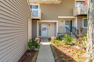 135 Brandywine Ct, Vernon Hills, IL 60061 - Photo 3