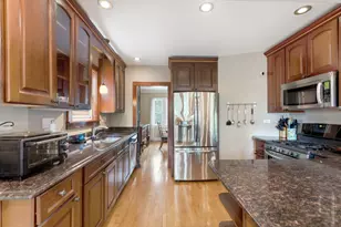 3829 W Addison St, Chicago, IL 60618 - Photo 9
