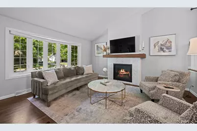 811 S Roosevelt Avenue, Arlington Heights, IL 60005 - Photo 5