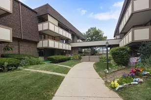 437 Cavalier Ct, Dundee, IL 60118 - Photo 1