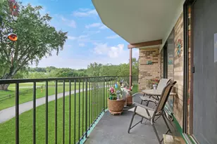 250 W Parliament Pl, Mount Prospect, IL 60056 - Photo 25