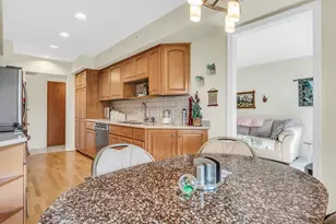 250 W Parliament Pl, Mount Prospect, IL 60056 - Photo 15