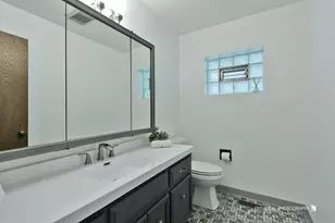 14826 Ridgewood Dr, Oak Forest, IL 60452 - Photo 17