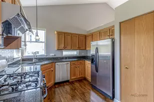 732 Wildflower Cir, Naperville, IL 60540 - Photo 15
