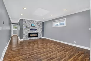 576 Dara James Rd, Des Plaines, IL 60016 - Photo 9