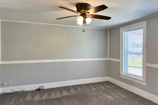 326 Railroad St, Woodstock, IL 60098 - Photo 3