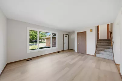 10S221 Suffield Drive, Downers Grove, IL 60516 - Photo 7