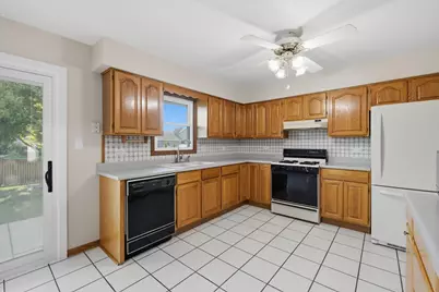 10S221 Suffield Drive, Downers Grove, IL 60516 - Photo 3
