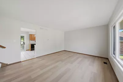 10S221 Suffield Drive, Downers Grove, IL 60516 - Photo 9