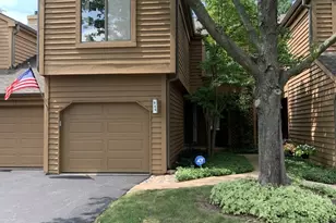 946 Shoreline Rd, Lake Barrington, IL 60010 - Photo 1