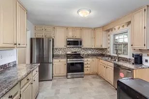 2319 Spring Hill Ln, Lindenhurst, IL 60046 - Photo 7