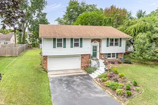 2319 Spring Hill Ln, Lindenhurst, IL 60046 - Photo 3