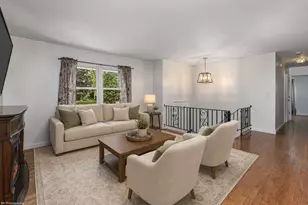 2319 Spring Hill Ln, Lindenhurst, IL 60046 - Photo 5