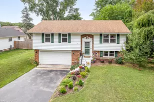 2319 Spring Hill Ln, Lindenhurst, IL 60046 - Photo 1