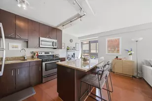 2930 N Sheridan Rd, Chicago, IL 60657 - Photo 3