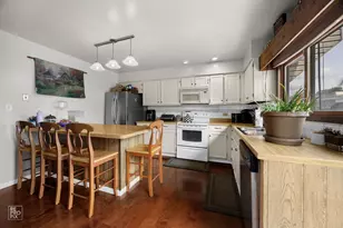 1236 Willow Ln, Gurnee, IL 60031 - Photo 9