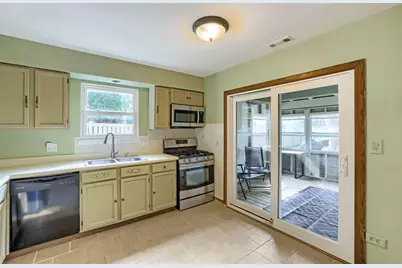 800 Newport Drive, Island Lake, IL 60042 - Photo 5